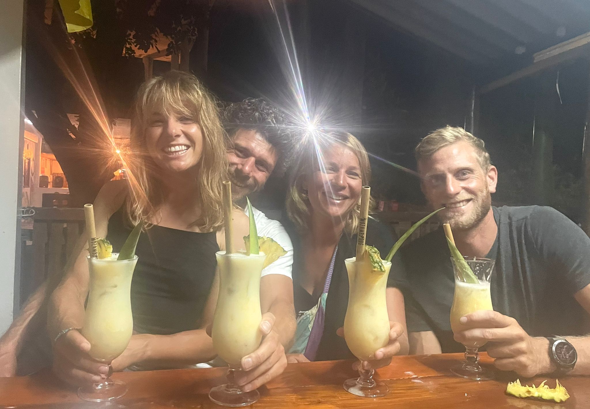Riders prenant un verre en soirée à Bilene